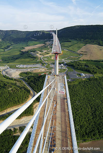 Viaduc de Millau, 2004-05